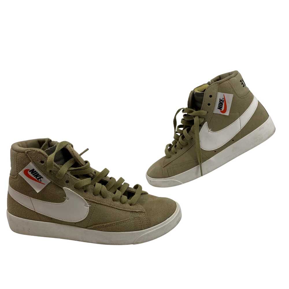 Nike Green Suede Lace-Up Sneakers | Size 7